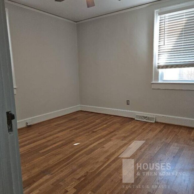 Building Photo - 106 E Wilburn Ave