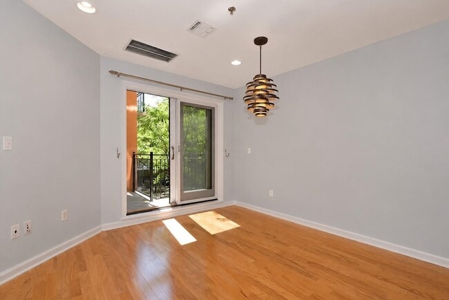 Building Photo - 659 1st St