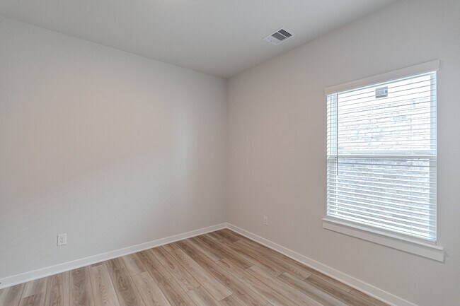 Building Photo - 8611 Blueberry Ash St