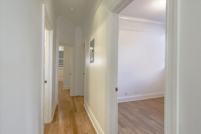 Building Photo - 1065 Montgomery St