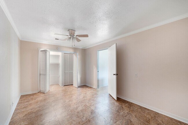 Building Photo - Lovely Brick 3 Bed/1 Bath Home w/ Large Covered Deck Back Porch w/ Fully-Fenced Yard