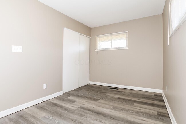 Building Photo - 4352 Ashgrove Dr