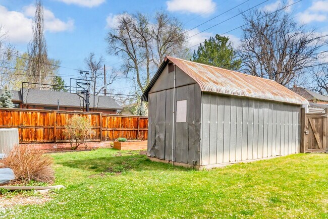 Building Photo - 1036 S Race St