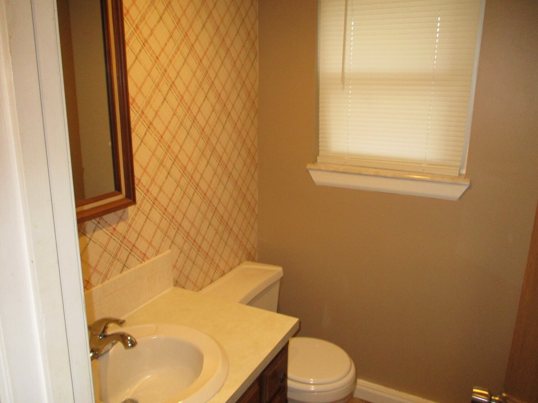 Building Photo - 1140 E Johnston St