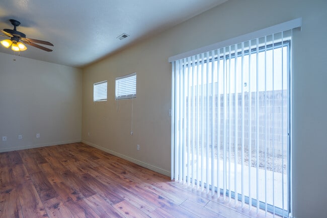 Building Photo - Five bedroom, three bath, 2,300 sq ft town...