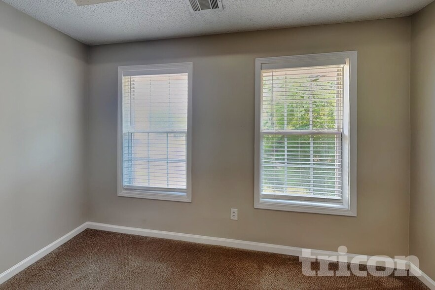 Building Photo - 1806 Dalton Way