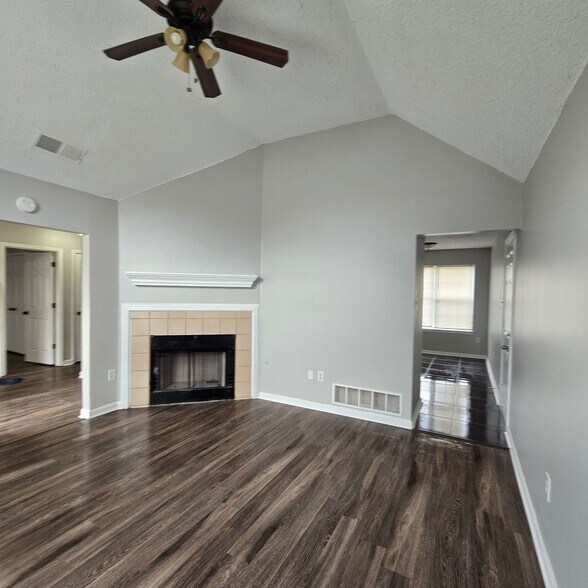 Building Photo - 5359 Farm Ridge Dr