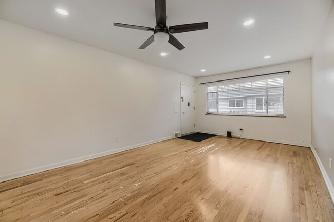 Building Photo - Cozy 2 bed/1 bath near Wash Park! Available NOW!