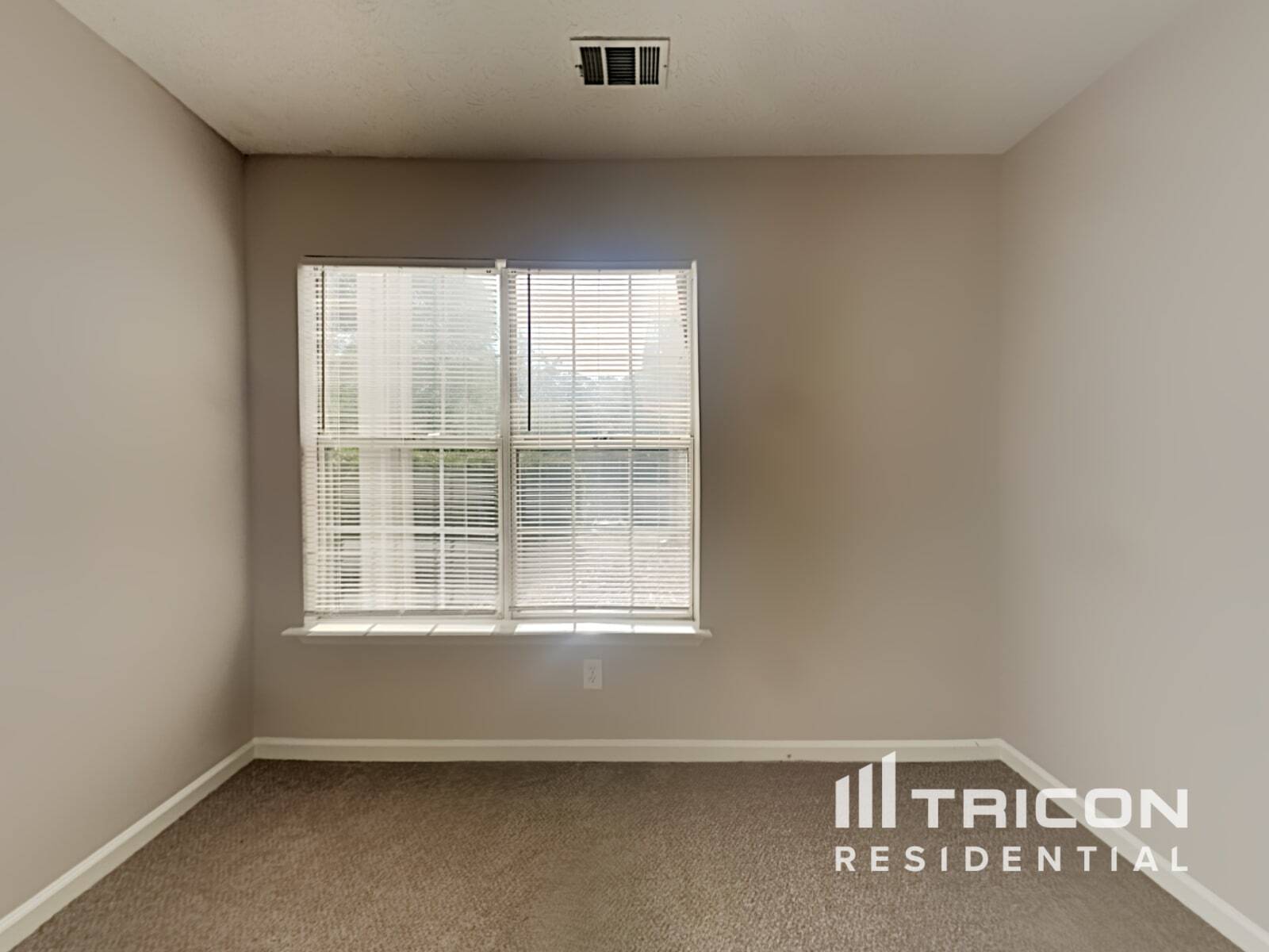 Building Photo - 4122 Autumn Lake Dr