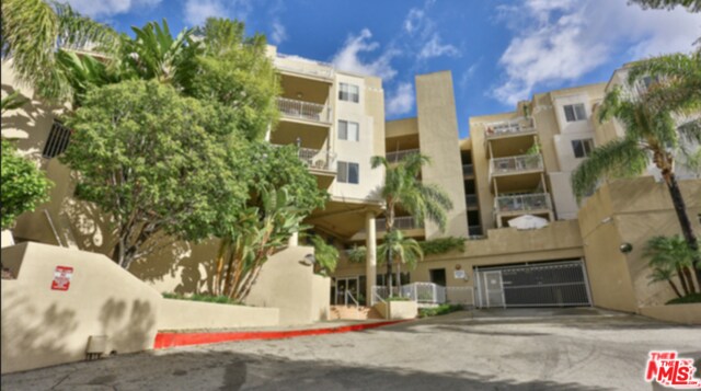 Building Photo - 2222 Beachwood Dr