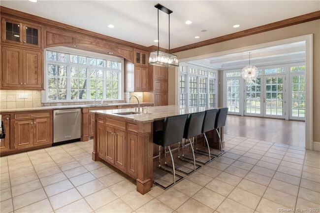Building Photo - 1247 Oenoke Ridge