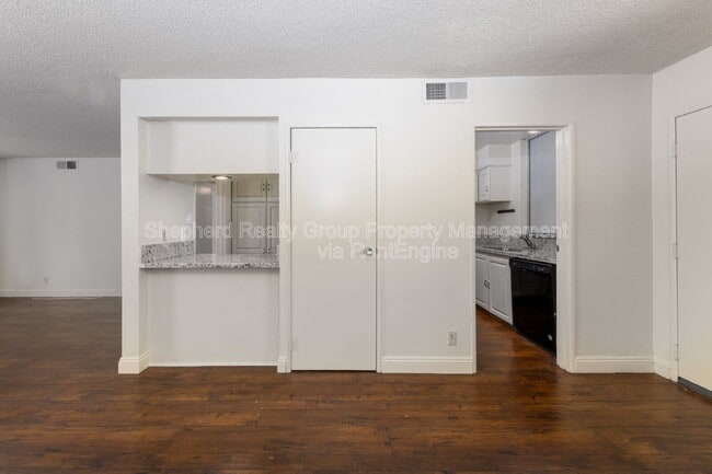 Building Photo - 6979 Palm Ct