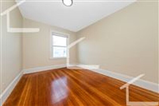 Building Photo - 56 Brackett St