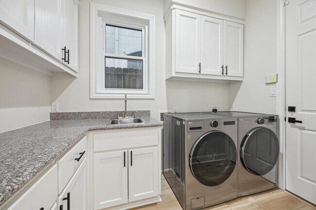 Building Photo - 4317 Verone St