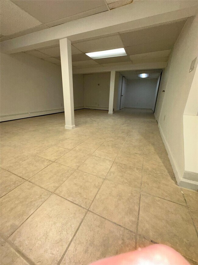 Building Photo - 42 Edgewood Rd