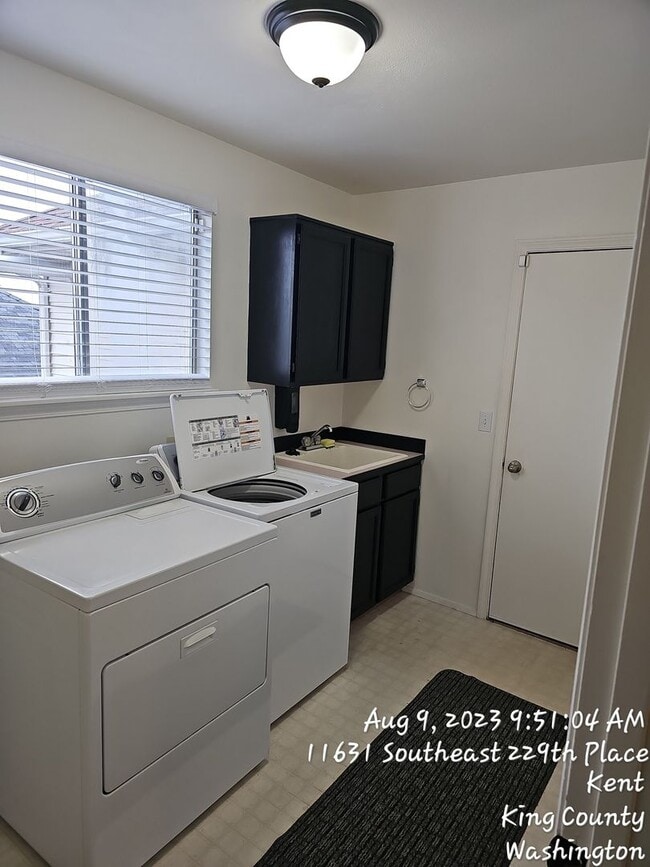 Building Photo - Kent East Hill 2 story home in Hurters Run Too, 3 bed 2.5 bath,  2 car garage and large fenced ya...