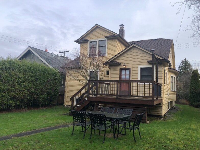 Building Photo - 3007 16th Ave S