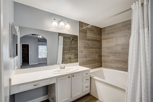 Building Photo - Stunning Upstairs Condo in Gated Indian Wells Community!