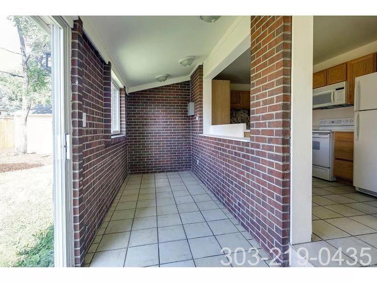 Building Photo - 2800 S Holly Plz