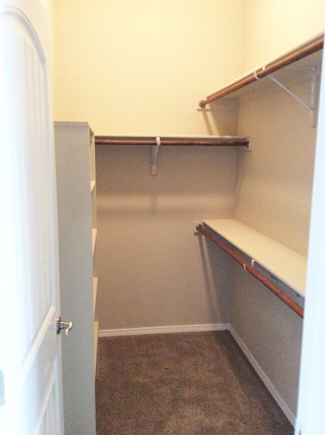 Building Photo - District 20 Townhome!!