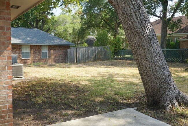Building Photo - 210 Baber St