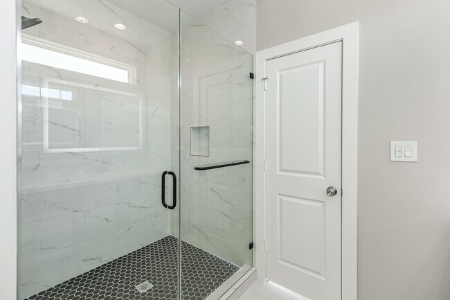 Building Photo - 3547 Dreyfus St