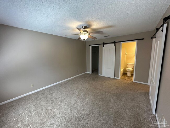 Building Photo - 4831 E Olive Rd