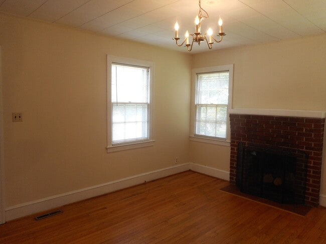 Building Photo - 2-Bedroom, 2-Bathoom Brick Home ***RENT SP...
