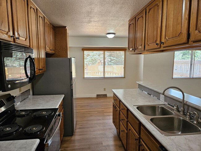 Building Photo - Newly remodeled Ranch Style Home With Huge...