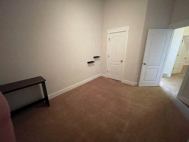 Building Photo - 4274 Lake Bridge Dr