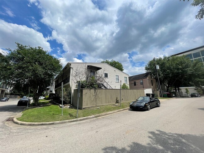 Building Photo - 2327 Branard St
