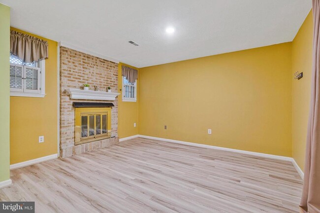 Building Photo - 4638 Luxberry Dr