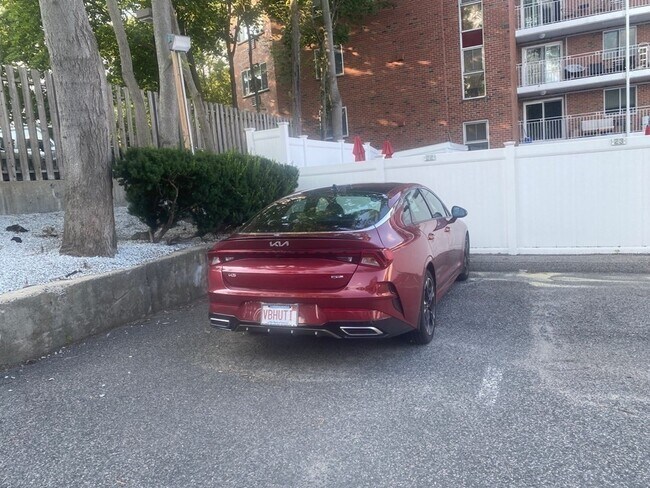 Building Photo - 50 Green St