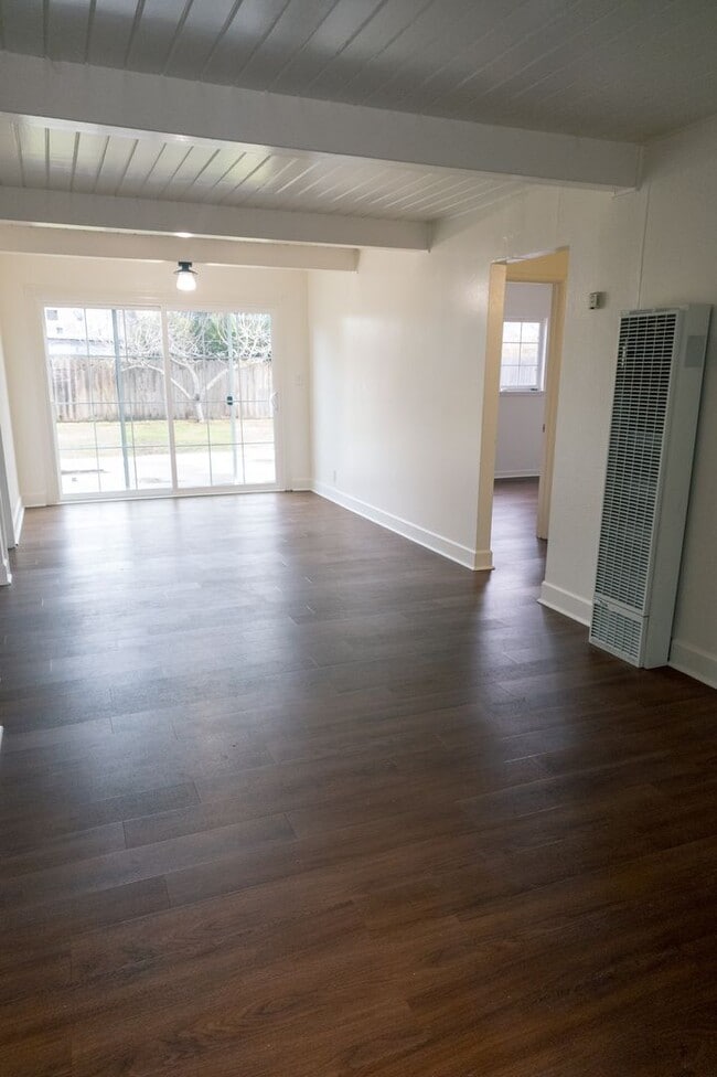 Building Photo - Menlo Park 3BR Home Near Meta, Dumbarton Bridge & Stanford – Large Yard + W/D