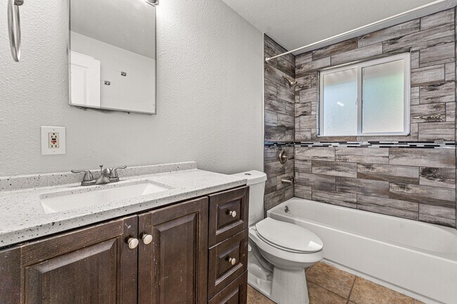 Building Photo - 3512 W Berry Dr