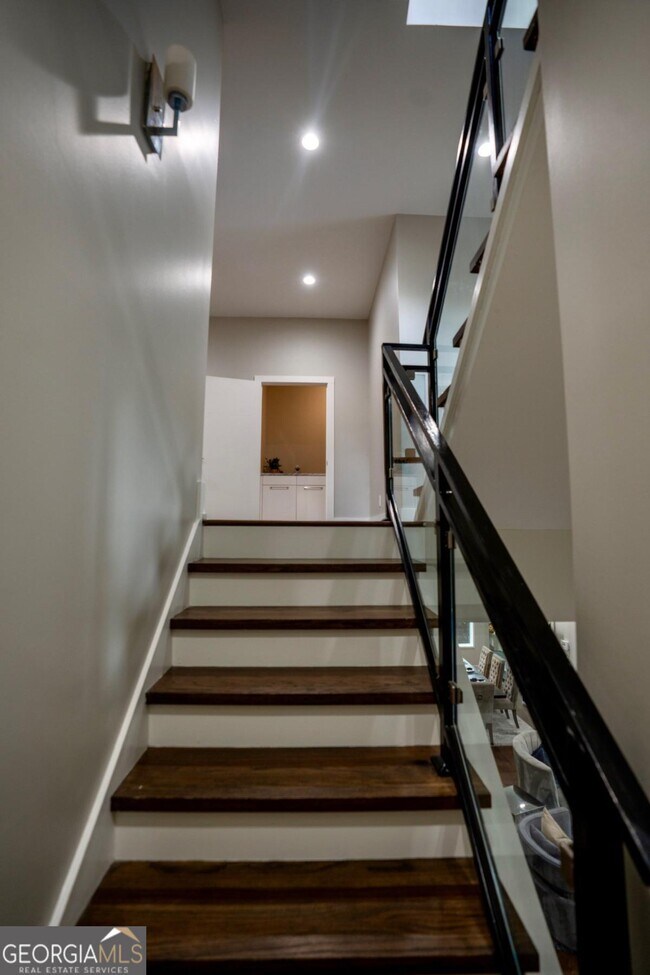 Building Photo - 1099 Vista Trail NE