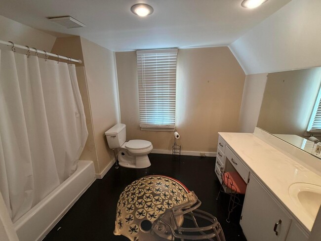 Building Photo - 2629 E Broad St