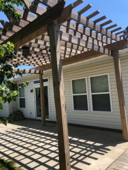 Building Photo - 3730 Tesla Dr