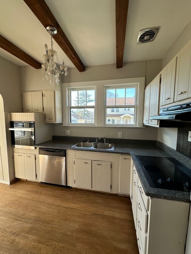 Building Photo - 1003 Clinton Ave