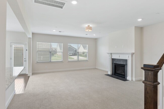 Building Photo - 797 Ravensdowne-