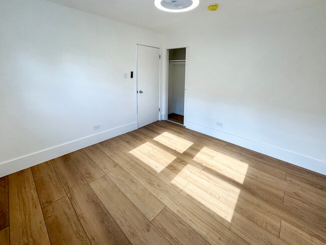 Building Photo - 332 N Smith St