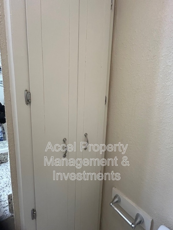 Building Photo - 2405 Mimosa St