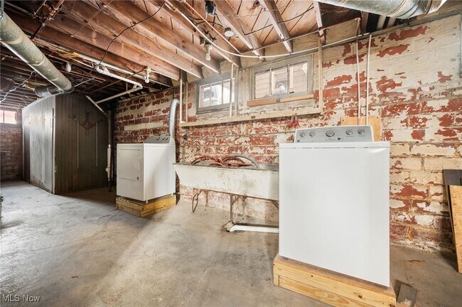 Building Photo - 2258 Northland Ave