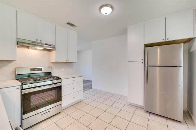 Building Photo - 706 Scenic Dr