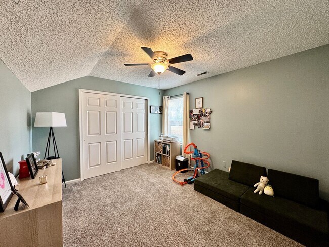 Building Photo - A Fabulous Home w/Water & Golf Course Views Available 05-04-26! Fenced Yard & Dog-Friendly!