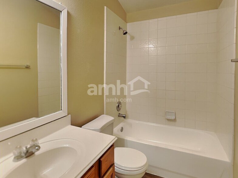 Building Photo - 23511 Hidden Maple Dr