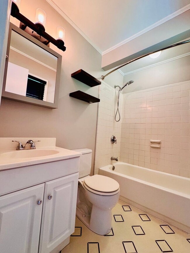 Building Photo - 4 BEDROOMS + 3 BATHS in Butner