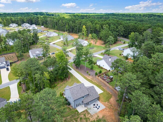 Building Photo - 2108 Charmond Dr