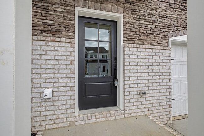 Building Photo - Brand new Hermitage townhome, end unit with garage, 3 bedroom 2.5 baths, community pool