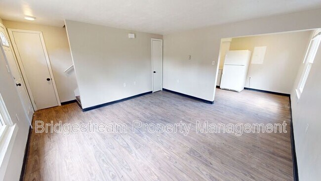 Building Photo - 144 Forest St